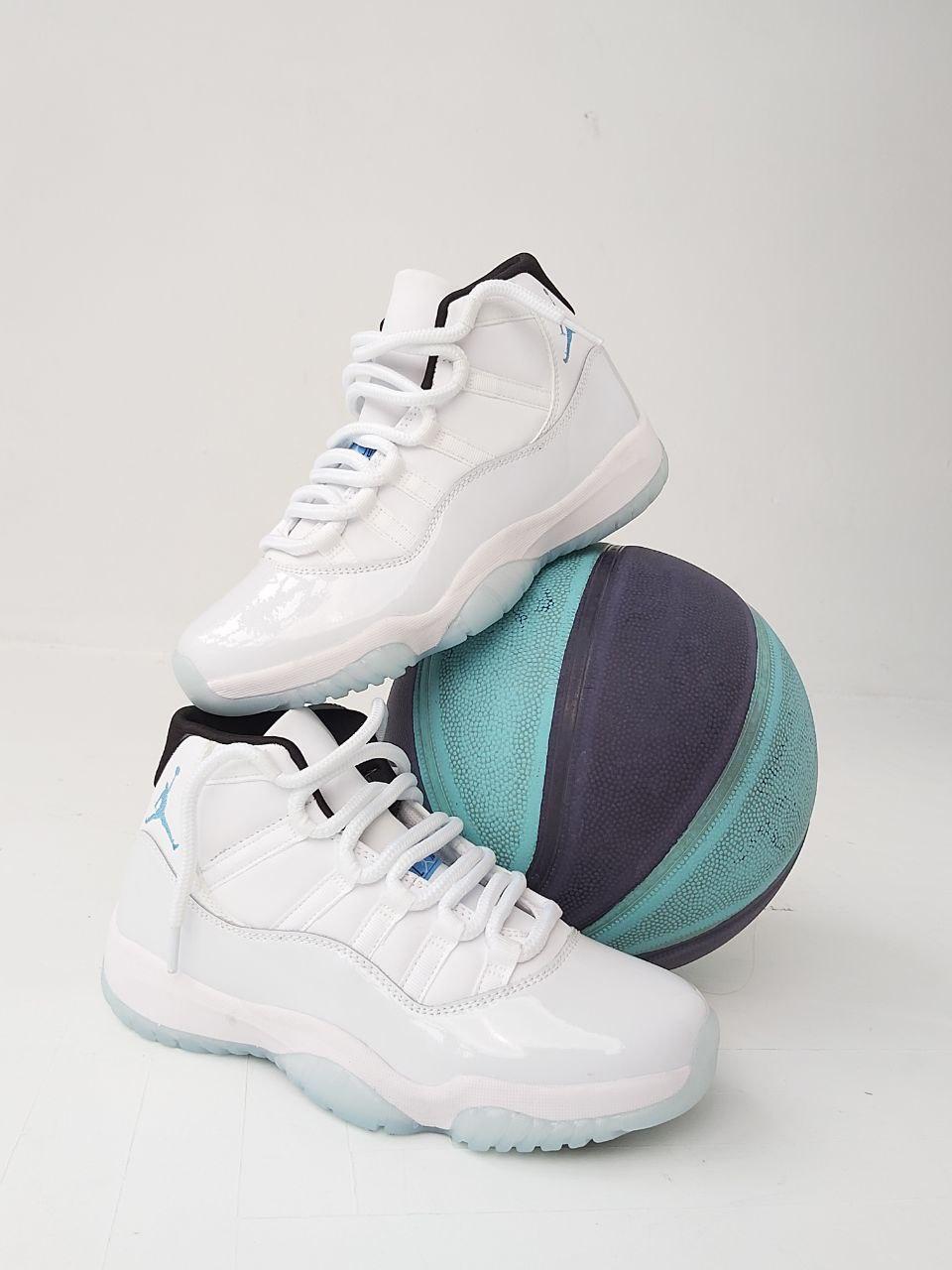 Баскетбольные кроссовки Air Jordan 11 Retro white 44 - фото 1 - id-p218641308