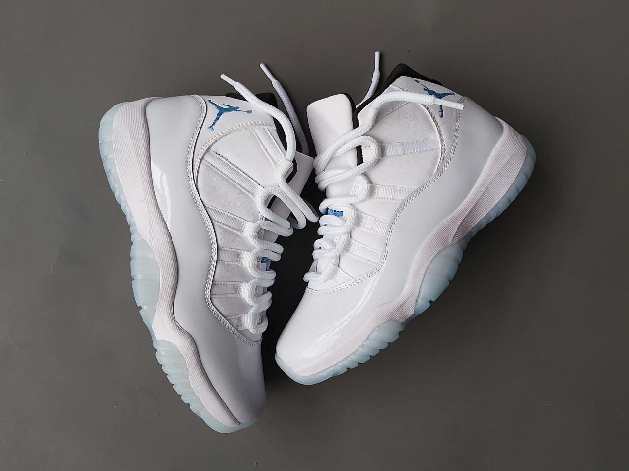 Баскетбольные кроссовки Air Jordan 11 Retro white - фото 8 - id-p218641285