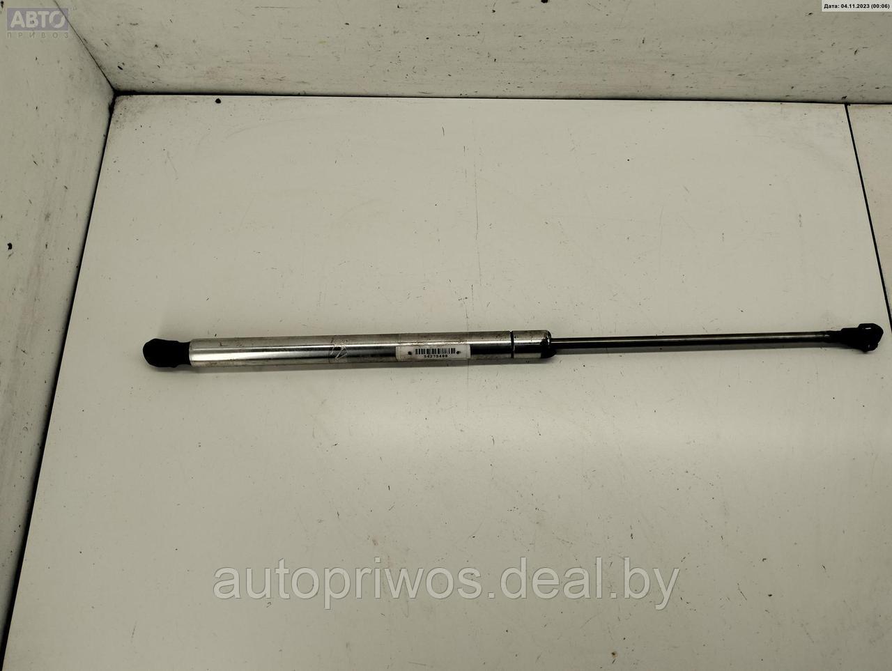 Амортизатор крышки (двери) багажника Volkswagen Golf-4 - фото 1 - id-p218671943