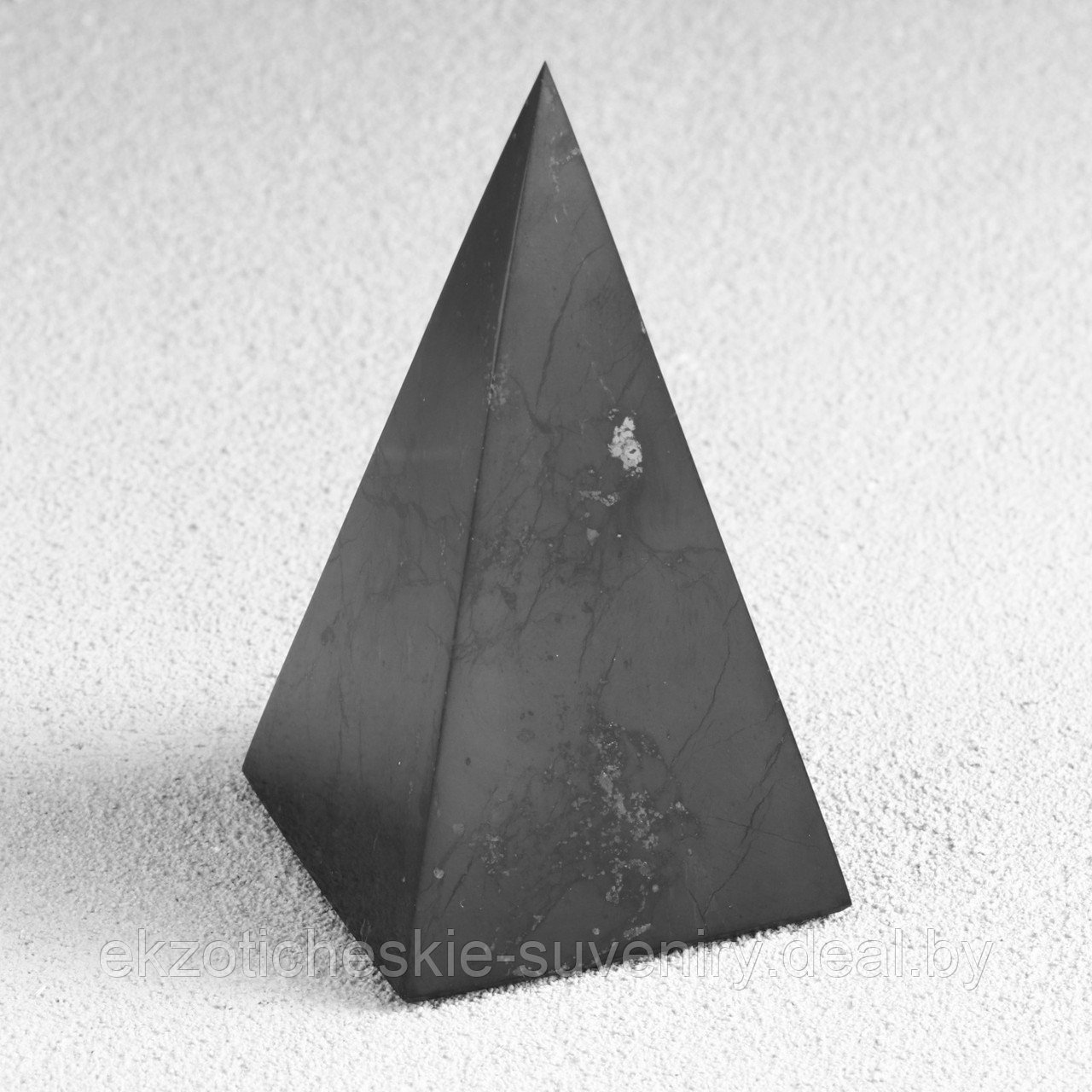 Пирамида из шунгита, 4 см, высокая, полированная - фото 1 - id-p218771392