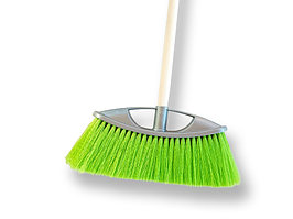Щетка для подметания пола "Полина" с деревяным черенком 3-х рядная