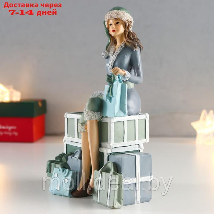 Сувенир полистоун "Девушка в костюме санты на горе подарков" 18х7,5х11 см - фото 3 - id-p218953328