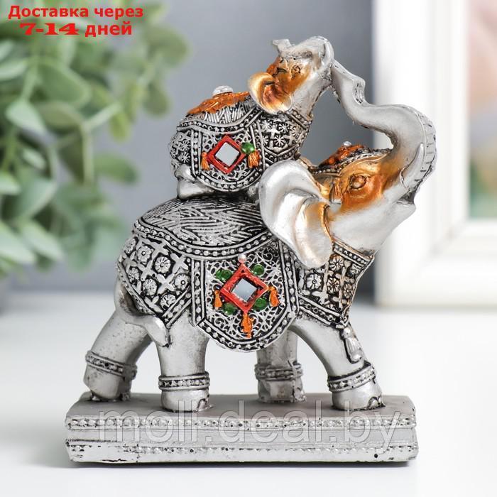 Сувенир полистоун "Слонёнок на слонихе" на подставке серебро 8х4х10 см - фото 1 - id-p218976500