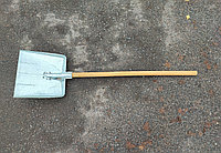 Снегоуборочная лопата металлическая с черенком