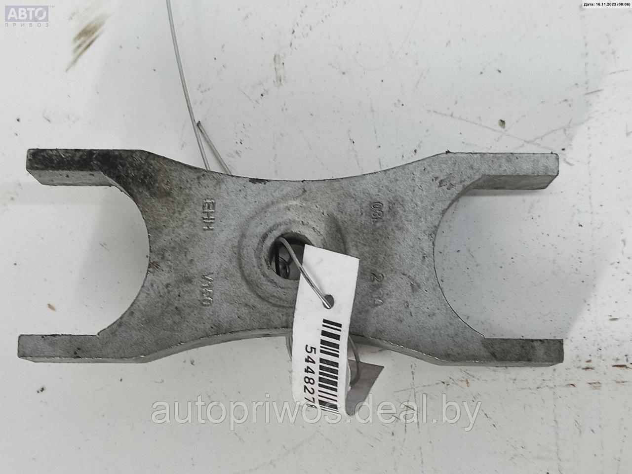 Скоба (кронштейн) крепления форсунки Audi Q3 8U (2011-2018) - фото 1 - id-p219505845