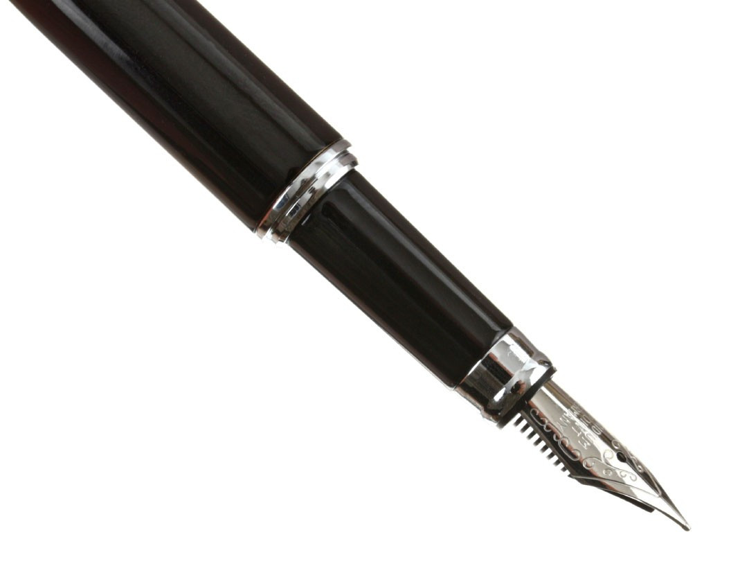Ручка подарочная перьевая Manzoni Trento корпус серебристо-черный - фото 3 - id-p219589773