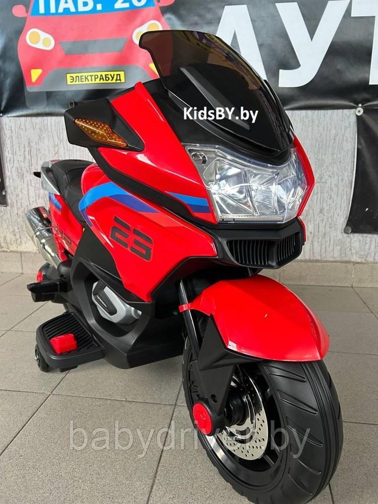 Детский электромотоцикл Baby Driver BMW арт. H222 (красный) двухместный, плавный старт, заводится с ключа