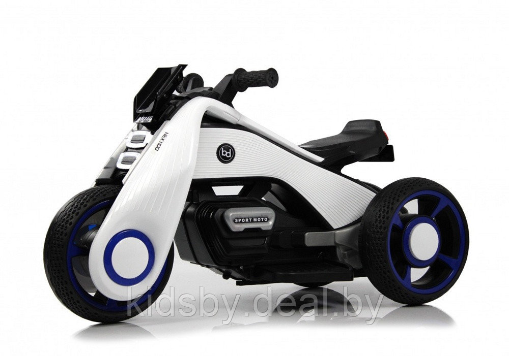 Детский электротрицикл RiverToys K333PX (белый) - фото 1 - id-p219650713