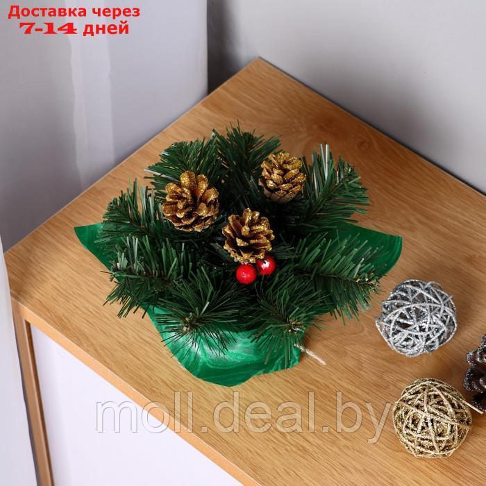 Новогодняя композиция "Рождевственская" шишки золото+ягоды 20 см - фото 1 - id-p219687422