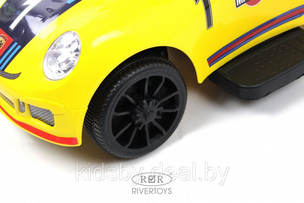 Детский толокар RiverToys F005FF-P (желтый) Porsche - фото 2 - id-p211197127