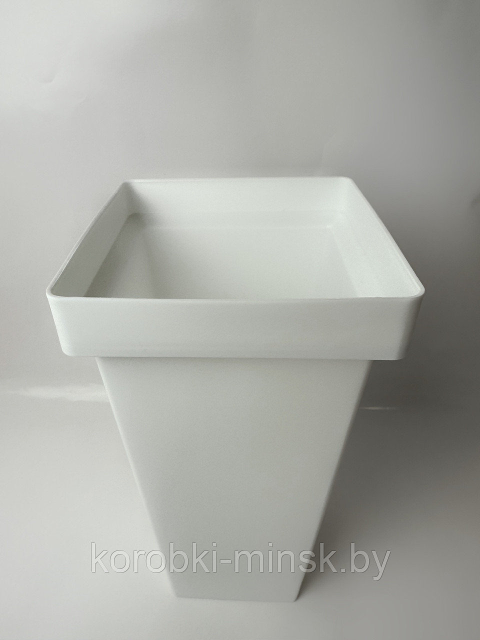Пластиковая ваза однотонная( высота 34см, верх 17*17, низ 11*11см) Белый - фото 2 - id-p219717598