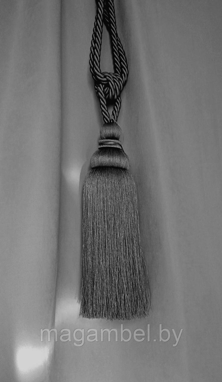 Красивая классическая кисть в серебряном цвете