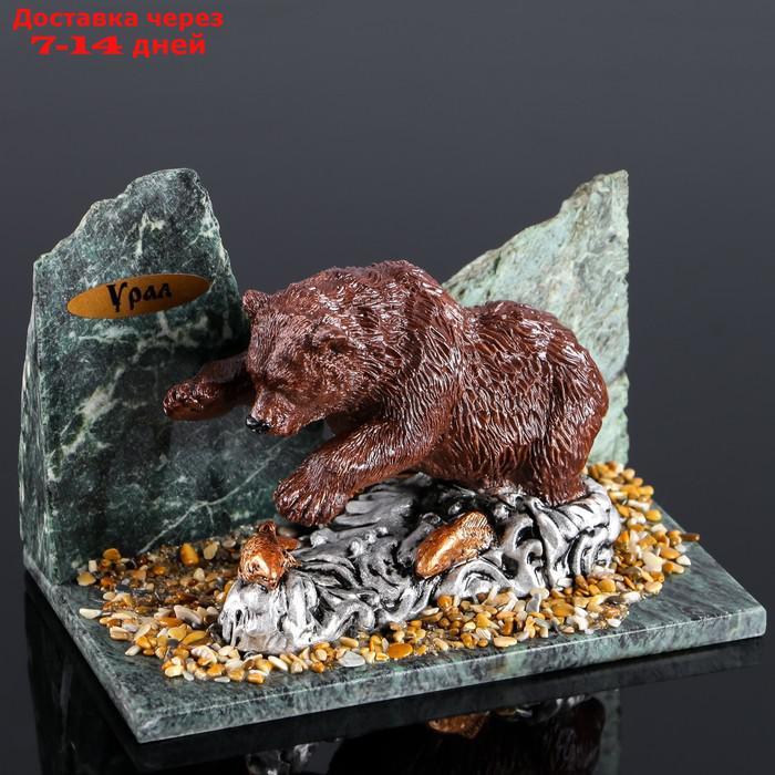 Сувенир "Медведь на рыбалке", 10х15х10 см, змеевик, гипс, минералы - фото 1 - id-p219832526