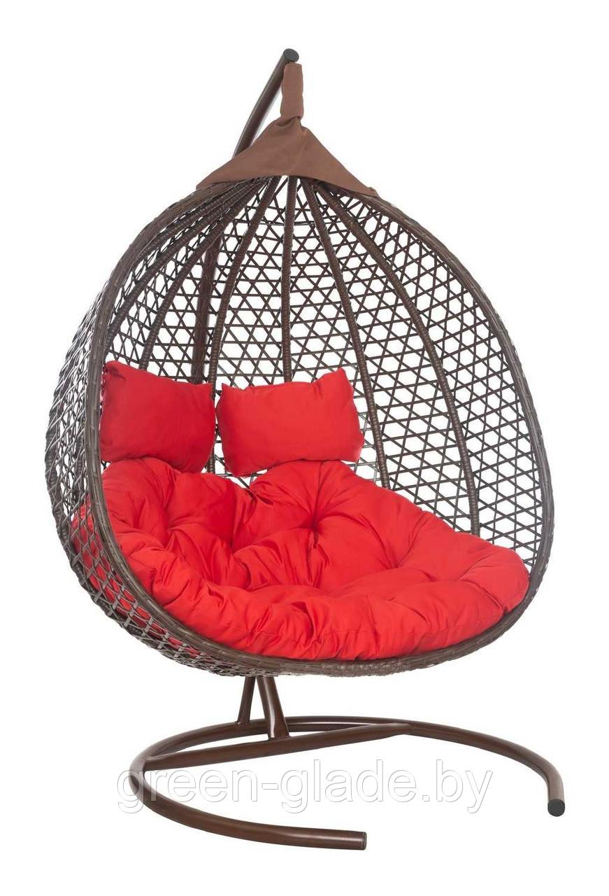Подвесное двухместное кресло-кокон ФИДЖИ ротанг коричневый, подушка красная - фото 1 - id-p66459175