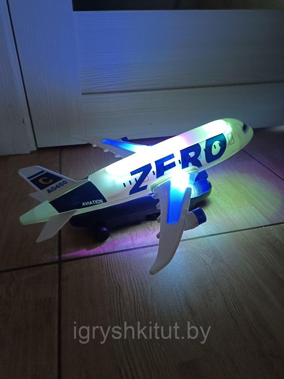 Игрушечный Самолёт со световыми и звуковыми эффектами, ездит - фото 1 - id-p220041849