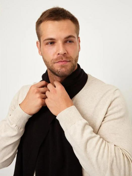 Зимний мужской шарф теплый шерстяной вязаный короткий черный однотонный под пальто шарфик хомут на шею - фото 8 - id-p220113322