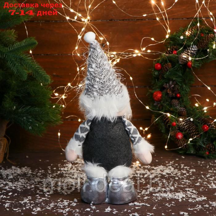 Мягкая игрушка "Дед Мороз в костюме с ремешком" 16х30 см, серый - фото 2 - id-p220110411