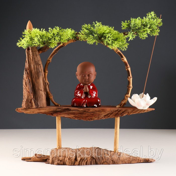 Сувенир дерево, фарфор "Маленький Будда в красном" с подставкой для благовонии 35х35х9,5 см