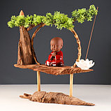 Сувенир дерево, фарфор "Маленький Будда в красном" с подставкой для благовонии 35х35х9,5 см, фото 4