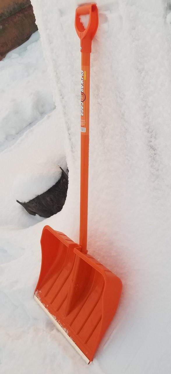 Лопата снеговая "Рыжая САРА" c алюминиевой планкой 1,5 мм с аллюминевым черенком. (Импортер в РБ) - фото 2 - id-p195733183