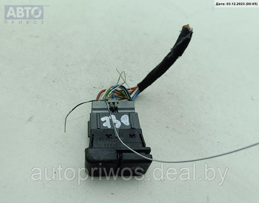 Кнопка аварийной сигнализации (аварийки) Peugeot 405 - фото 1 - id-p220273378