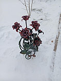 Кованные 4 розы и 2  лилии на памятник, фото 2