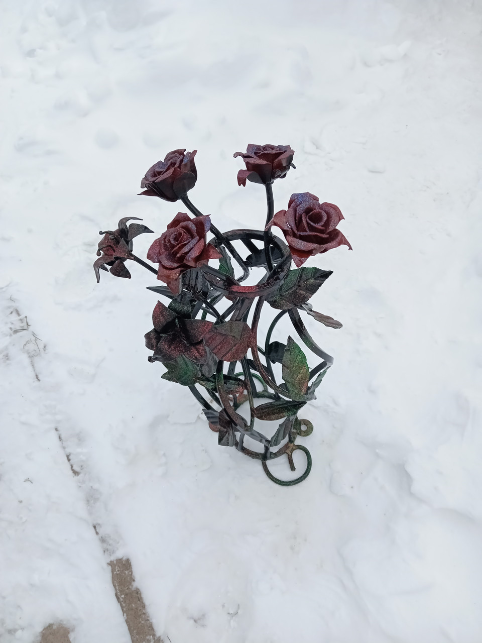 Кованные 4 розы и 2 лилии на памятник - фото 4 - id-p220282553