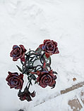 Кованные 4 розы и 2  лилии на памятник, фото 6