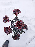 Кованные 4 розы и 2  лилии на памятник, фото 7