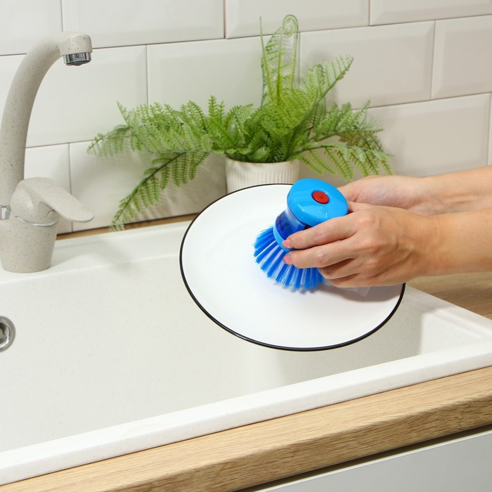 Щетка для мытья посуды с дозатором - фото 1 - id-p215397962