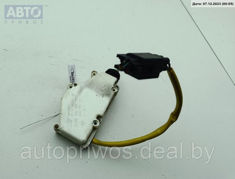 Активатор (привод) замка лючка бака Volkswagen Sharan (2000-2010) - фото 2 - id-p220595346