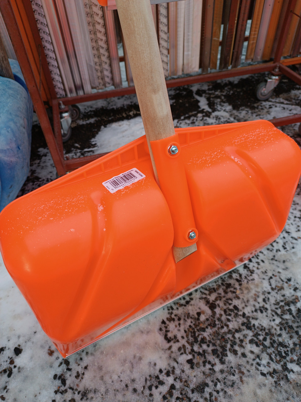 Лопата для снега пластиковая с деревянным черенком "Kwazar" WGS.0908 - фото 2 - id-p215984322