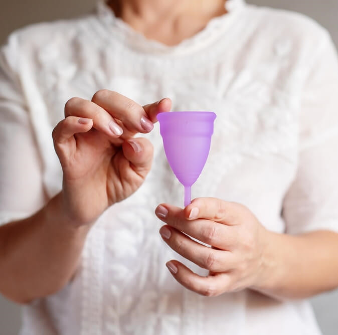 Фиолетовая менструальная чаша Lunette Cup 25 мл - фото 4 - id-p220680955