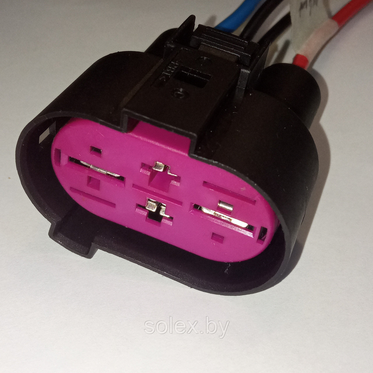 Фишка 4-pin разъема вентилятора радиатора T5/Tuareg/Audi A3/A4/A6
