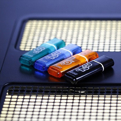 USB-накопитель 16GB Smartbuy Glossy Series (SB16GBGS-K) черный - фото 3 - id-p220717975