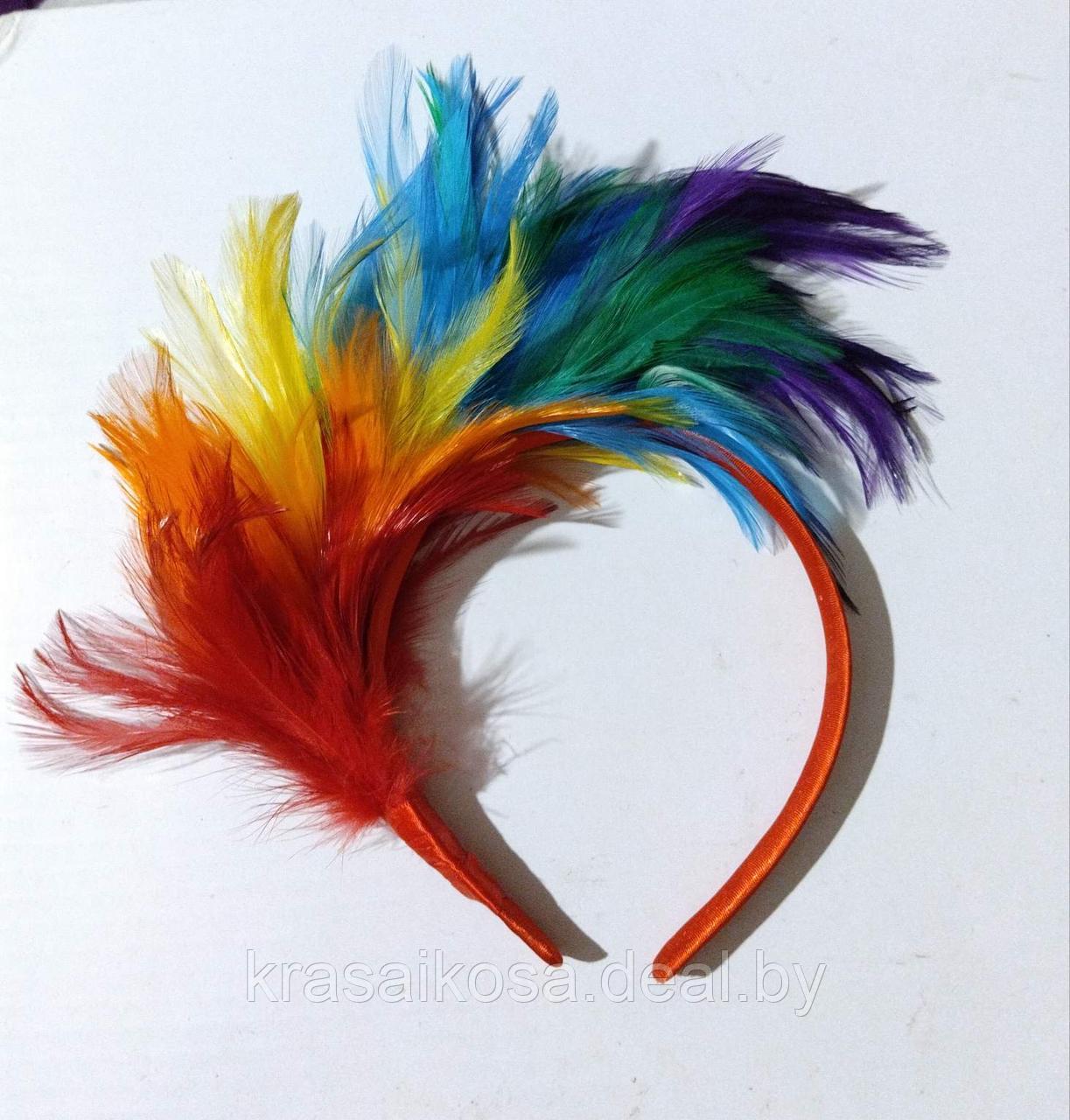 Обруч ободок с перьями для волос вечерний новогодний маскарадный радужный цветной - фото 1 - id-p140173937