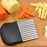 Фигурный кухонный нож NAC Knife для волнистой нарезки сыра, фруктов, овощей черный