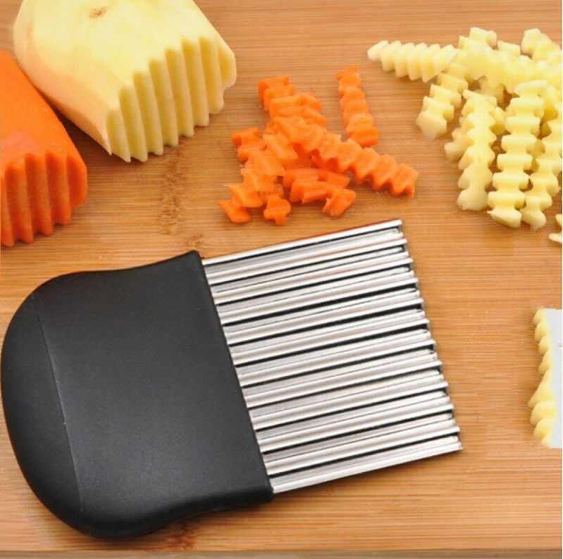 Фигурный кухонный нож NAC Knife для волнистой нарезки сыра, фруктов, овощей черный