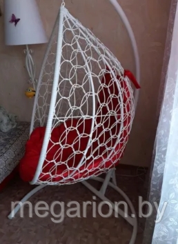 Подвесное кресло в виде капли Tropica белое красная подушка - фото 9 - id-p187924465