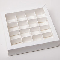 Коробка на 16 конфет белая c окном 20х20х3 см