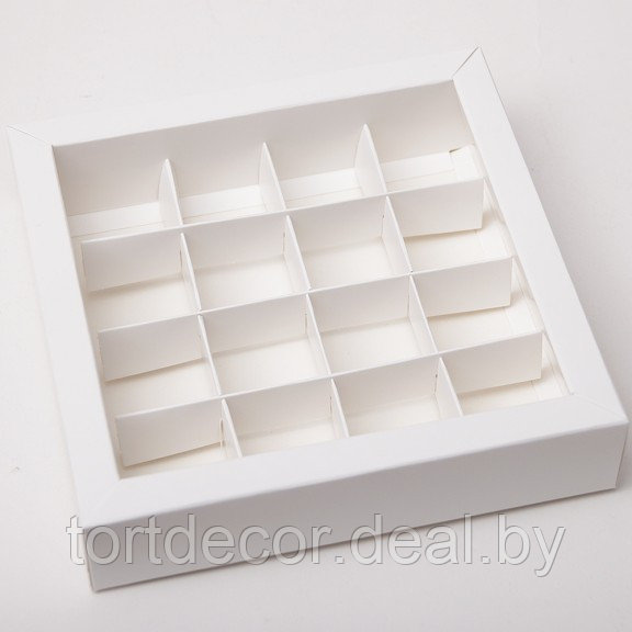 Коробка на 16 конфет белая c окном 20х20х3 см - фото 1 - id-p181150462