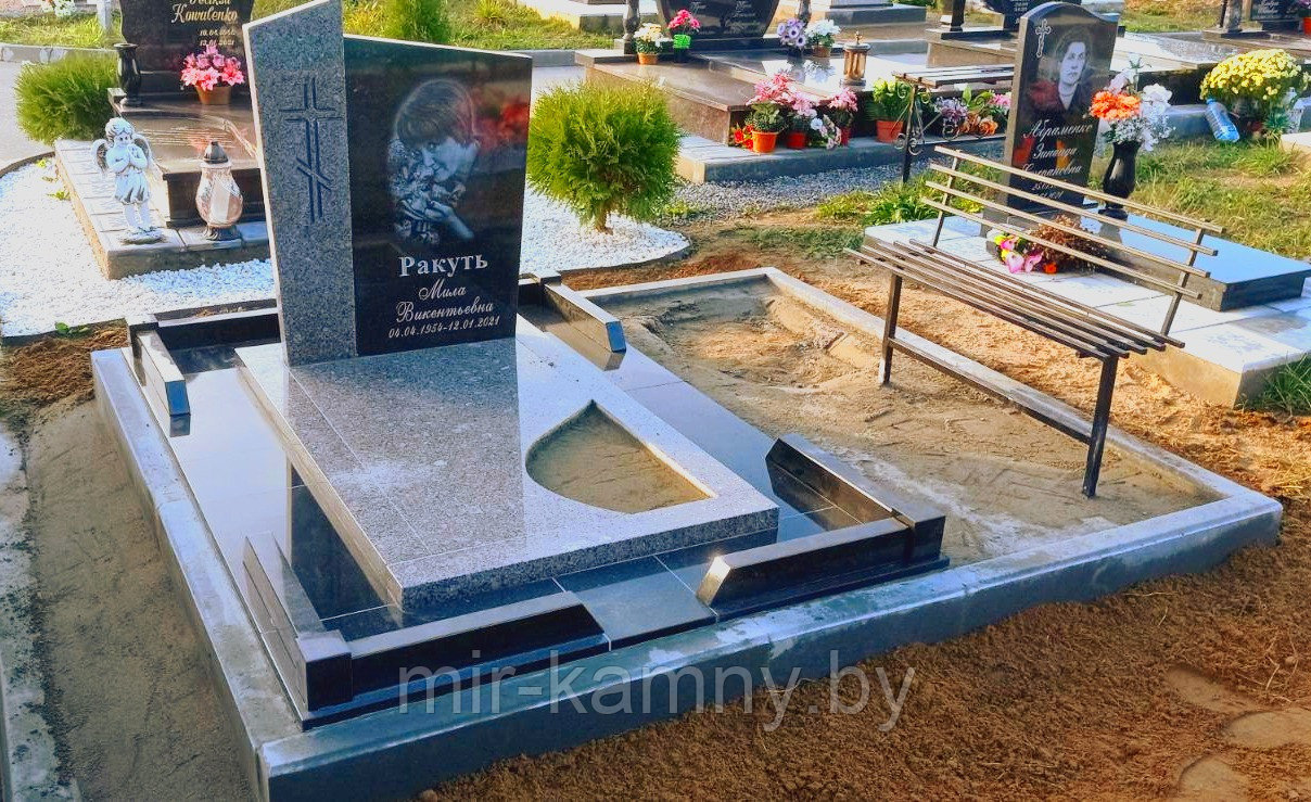 КОМБИНАЦИЯ ГРАНИТОВ ВОЗРОЖДЕНИЕ И ГАББРО-ДИАБАЗ В ОДИНОЧНОМ ПАМЯТНИКЕ ДЛЯ ЖЕНЩИНЫ