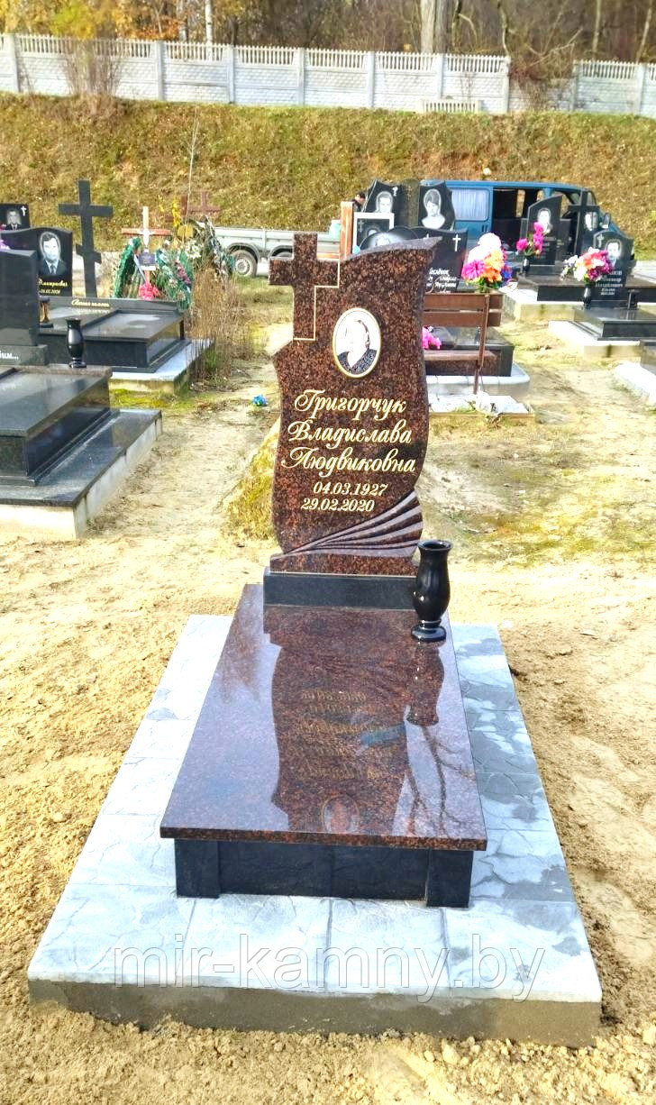 ОДИНОЧНЫЙ ГРАНИТНЫЙ ПАМЯТНИК В ВЕРТЕЛИШКАХ
