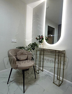 Настенное зеркало с теневой подсветкой.Размер 140:50