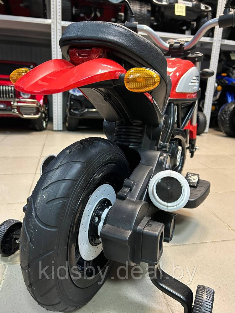 Детский электромотоцикл RiverToys Z111ZZ (красный) - фото 5 - id-p214394871