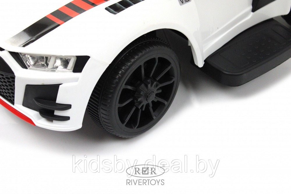 Детский толокар River Toys F002FF-P (белый) Audi - фото 4 - id-p220984869