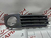 Заглушка (решетка) в бампер передний Audi A6 C5 (S6,RS6) (4B0807682AA)