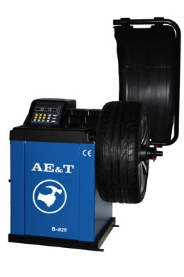 Стенд балансировочный колес до 65кг, 10-24" для литых дисков, автоввод 2 параметров AE&T B-820 - фото 1 - id-p221692728