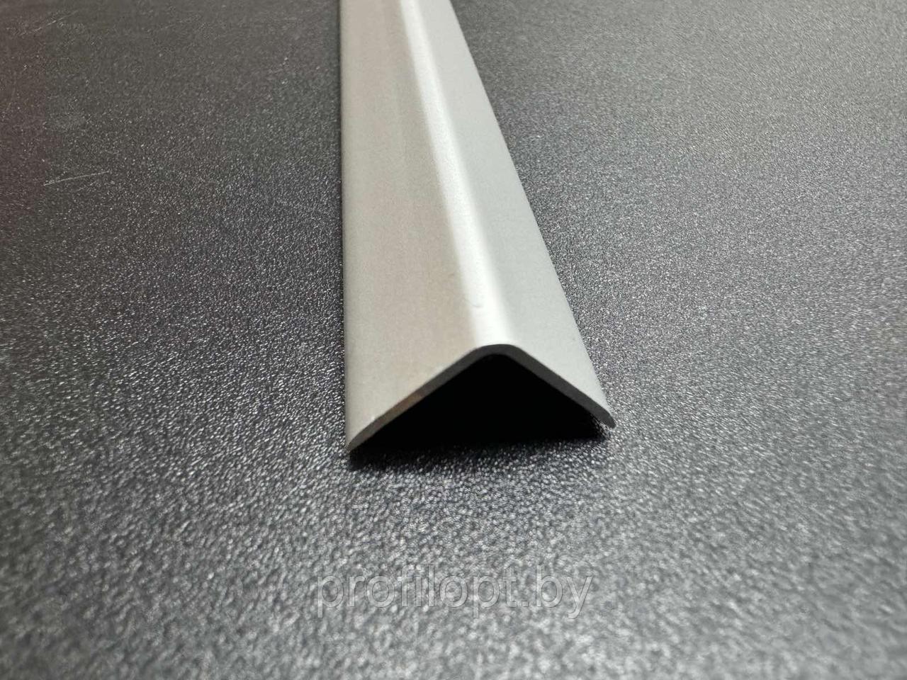 Уголок алюминиевый 10*10 мм. Серебро матовое 2,7 м.
