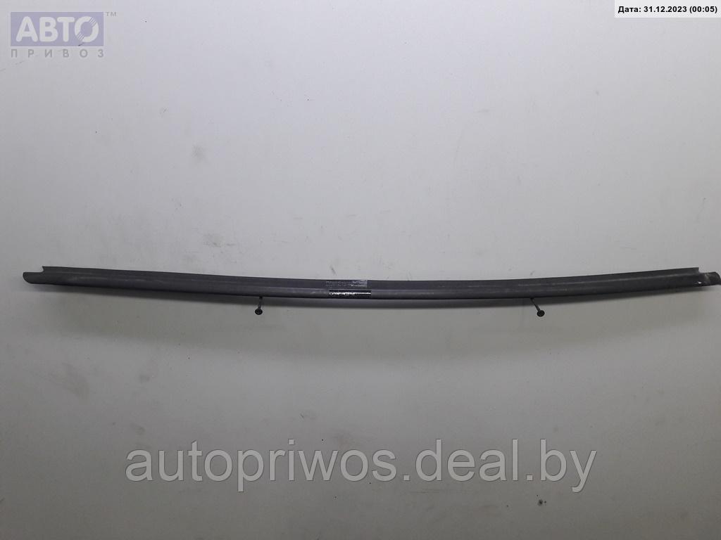 Молдинг стекла двери передней правой наружный Volkswagen Bora - фото 1 - id-p221527312